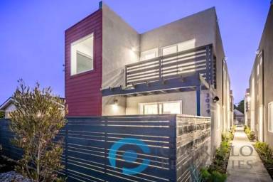 Main picture of 3079 Martin Ave