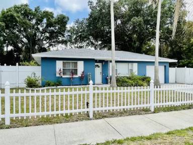 Main picture of 1963 Gilbert St