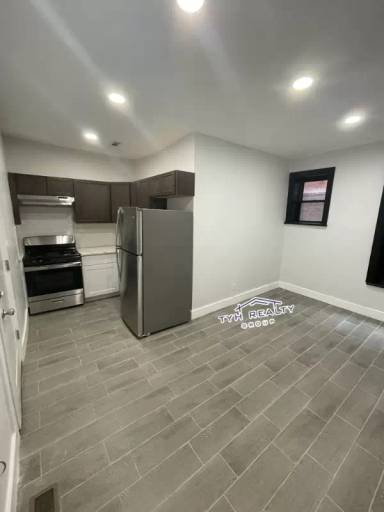 Main picture of 24 Elizabeth Ave