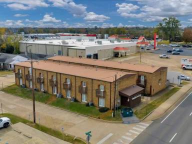 Main picture of 208 E Starr Ave