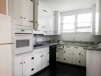 Main picture of 221 E Vineland Rd