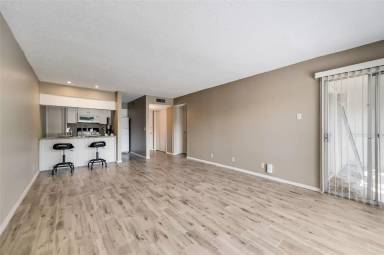 Main picture of River Oaks Condominiums