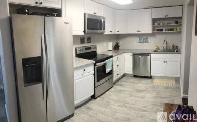 Main picture of 800 Montrose Ave