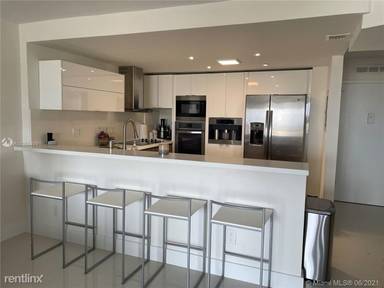Main picture of Commodore Condo