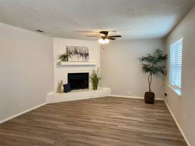 Main picture of 5539 Auburn St