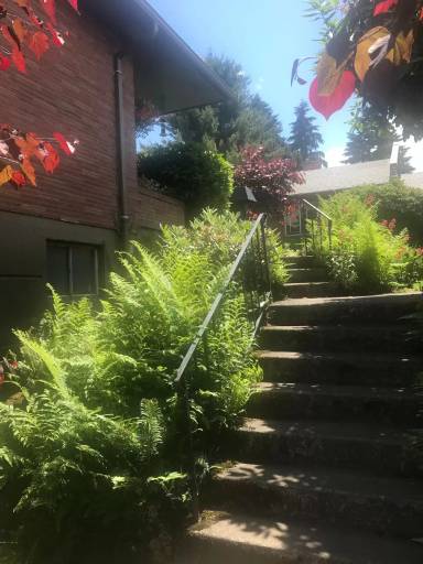 Main picture of 6224 E Burnside St