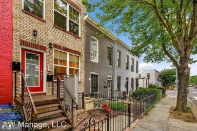Main picture of 707 18th St NE