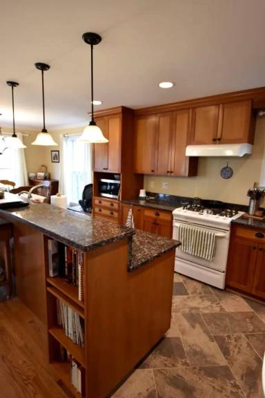 Main picture of 10504 Amherst Ave