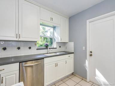 Main picture of 542 NE 107th St
