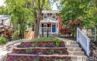 Main picture of 2702 Farmington Dr