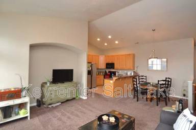 Main picture of 452 Walton Dr