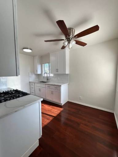 Main picture of 313 S Wabash Ave