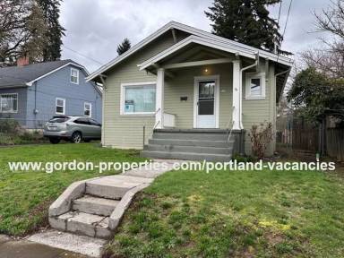 Main picture of 717 NE Holland St