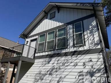 Main picture of 300 W 34th St