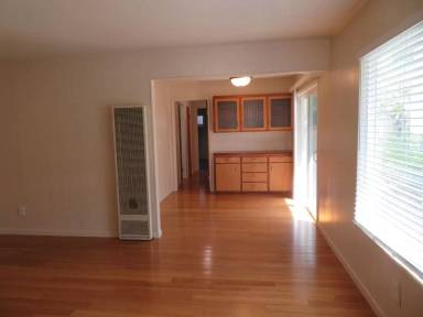 Main picture of 4825 Crystal St