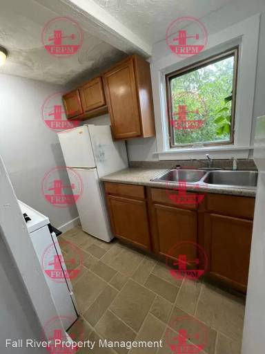 Main picture of 40 Winter St