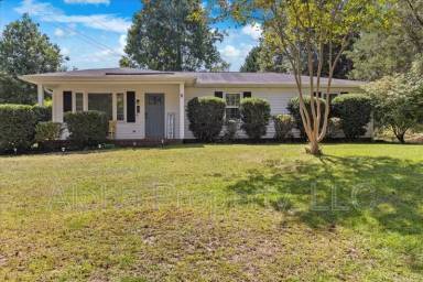 Main picture of 12 Rawood Dr