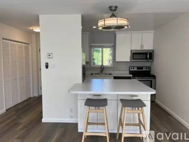 Main picture of 250 Elm St