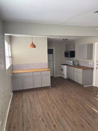 Main picture of 614 E Dewey Pl