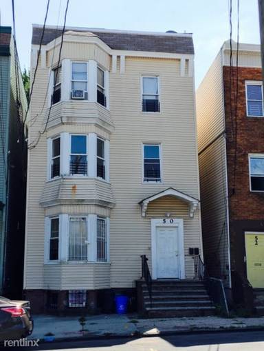 Main picture of 38 11th Ave W