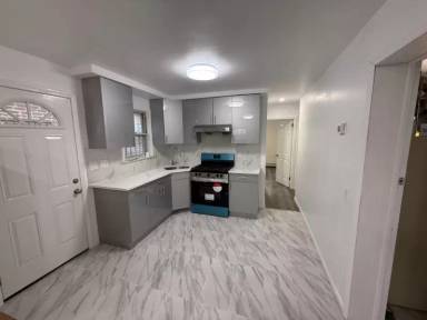 Main picture of 2569 Laconia Ave