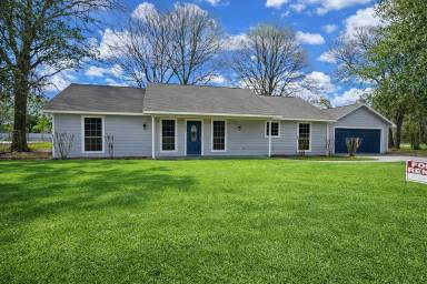 Main picture of 114 Bailly Ln