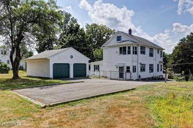 Main picture of 186 Lakeside Blvd E