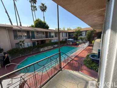 Main picture of 260 S Sycamore Ave