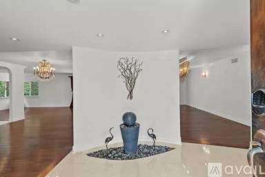 Main picture of 150 Bronwood Ave