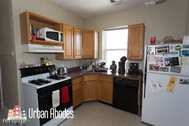 Main picture of 1651 W Irving Park Rd