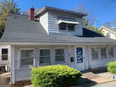 Main picture of 104 Tucker St