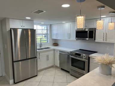 Main picture of 1900 Alamanda Dr