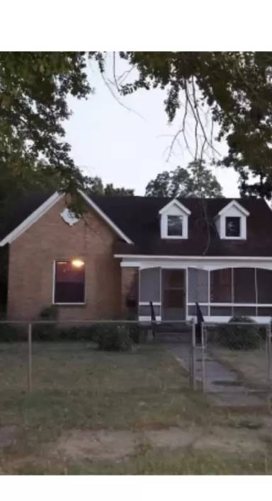 Main picture of 820 W 15th Ave