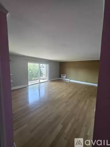Main picture of 606 E Algonquin Rd