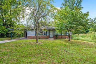 Main picture of 115 24th Ave NW