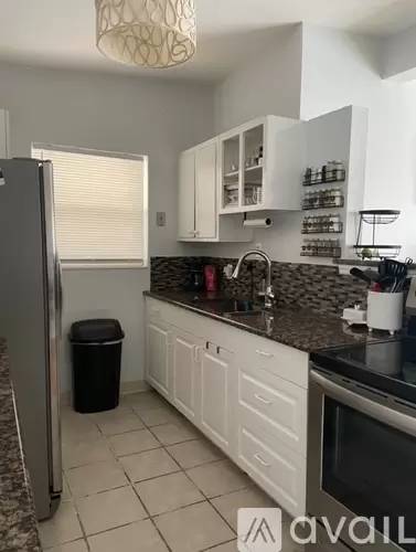 Main picture of 2512 Warne St