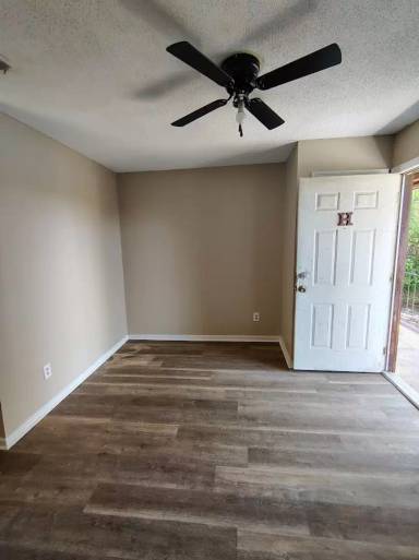 Main picture of Meredith Ct