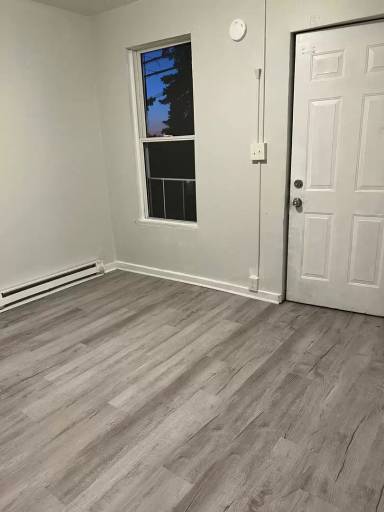 Main picture of 922 E Morton St