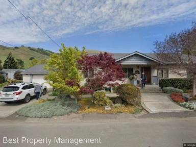 Main picture of 1220 Deer Rd