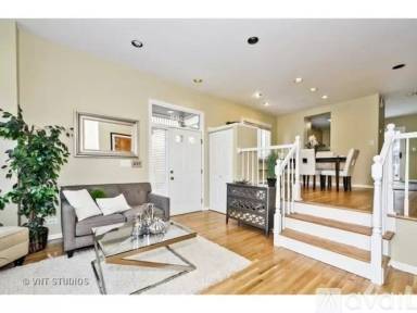 Main picture of 1241 W Fletcher St