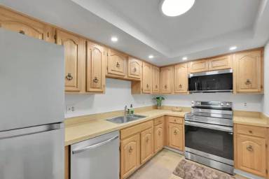Main picture of 7835 Lakeside Blvd