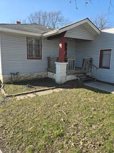 Main picture of 5926 Prospect Ave