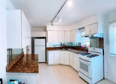 Main picture of 6623 N California Ave