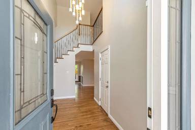 Main picture of 586 Pomeroy Ave