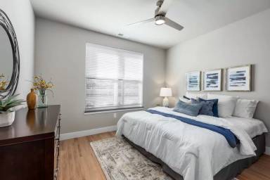 Main picture of 1000 Sullivans Way
