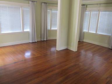 Main picture of 890 N Shaffer St