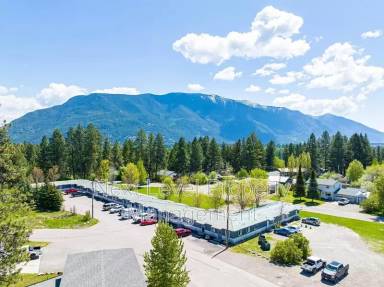 Main picture of 661 8th Avenue East N