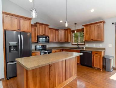Main picture of 170 Pullman Ave