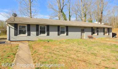 Main picture of 146 S Oak Dr