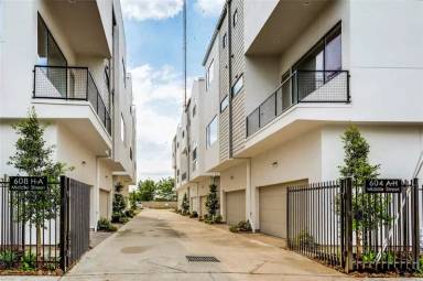 Main picture of 28 Decker Pl